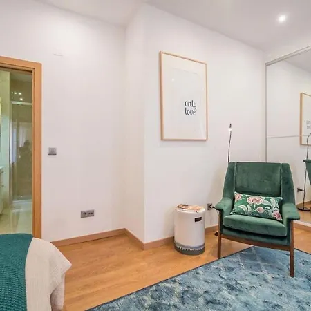 Lapa Flat W/ Patio * Lisbon
