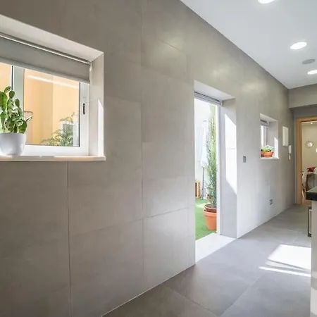 Lapa Flat W/ Patio * Lisbon