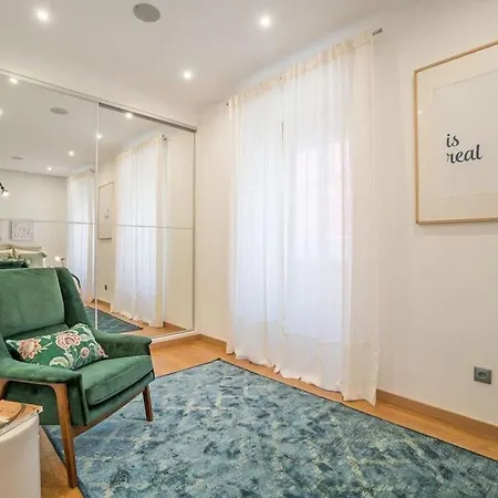 Lapa Flat W/ Patio * Lisbon