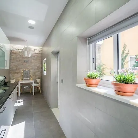 Apartment Lapa Flat W/ Patio Lisbon